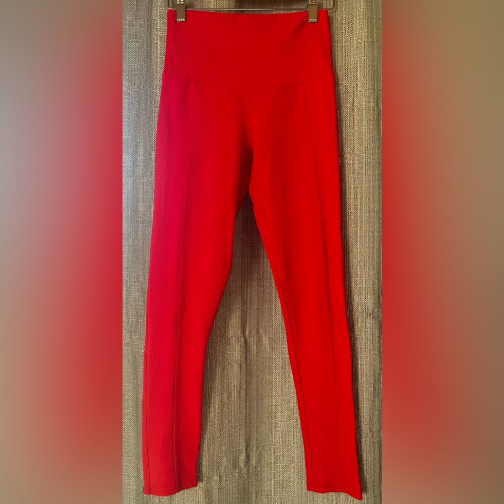 Onzie ribbed red leggings size S/M.